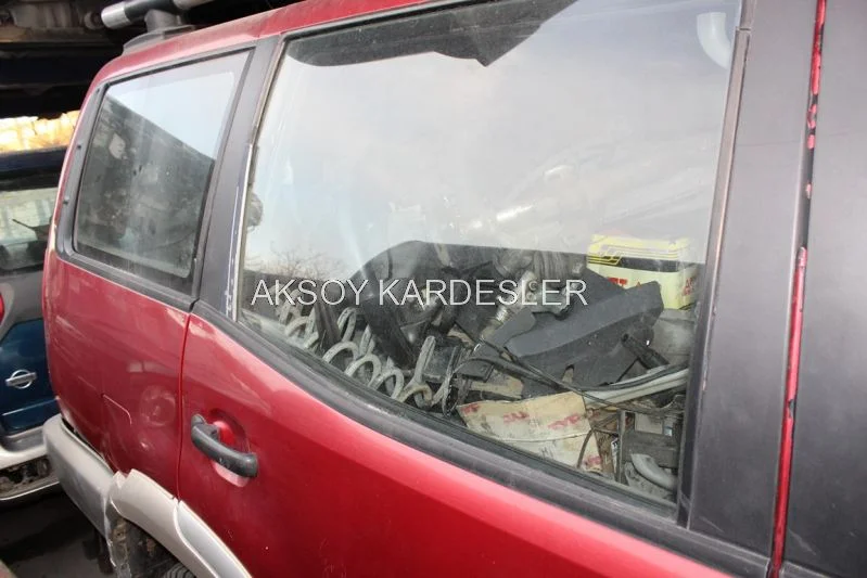 Nissan Terrano Sağ Arka Kapı Kırmızı Hatasız