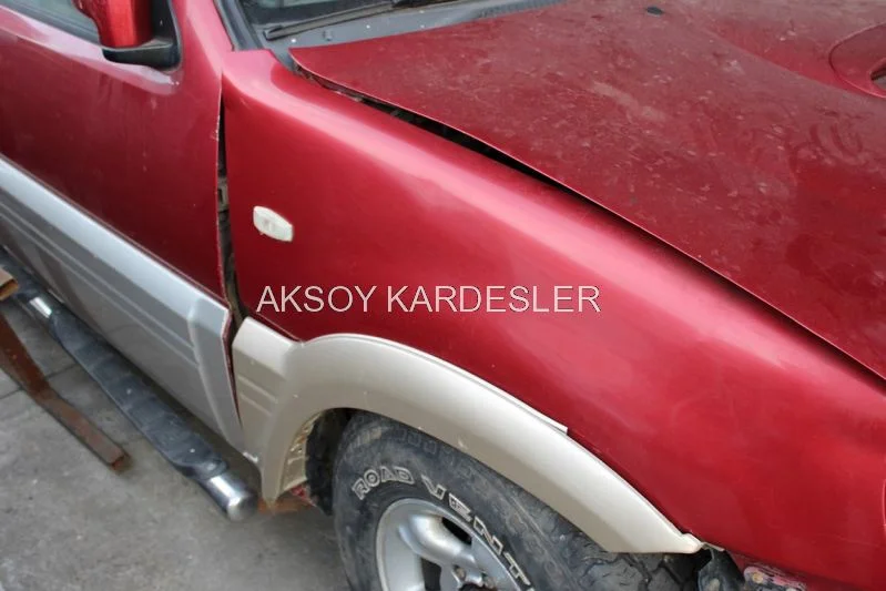 Nissan Terrano Çıkma Sağ Ön Çamurluk